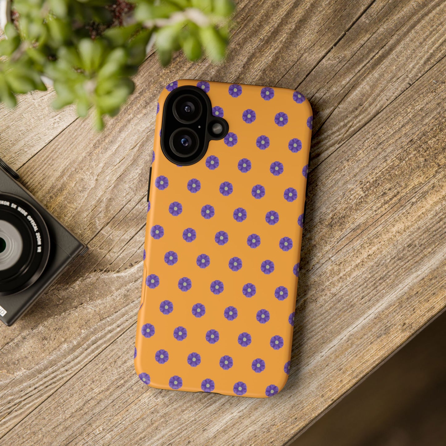 Coque Téléphone Samsung, iPhone & Google Pixel Renforcée Mate – Design Botanique Epuré Fleurs de Primevère sur Fond Ambre | Protection Antichoc | Idée Cadeau Femme