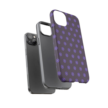 Coque Téléphone Samsung, iPhone & Google Pixel Renforcée Mate – Design Floral Epuré Fleurs de Primevère sur Fond Couleur Prune| Protection Antichoc | Idée Cadeau Femme