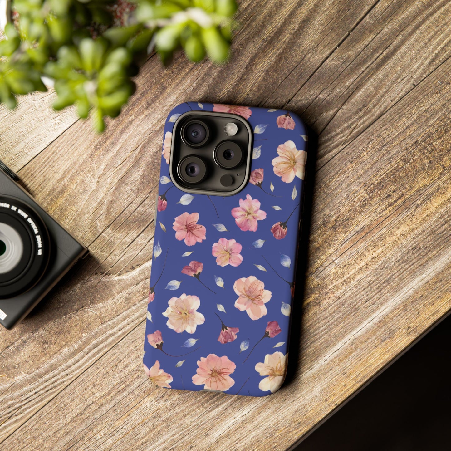 Coque Téléphone Samsung, iPhone & Google Pixel Renforcée Mate – Design Floral Fleurs de Cerisier sur Fond Bleu Encre | Protection Antichoc | Idée Cadeau Pour Elle