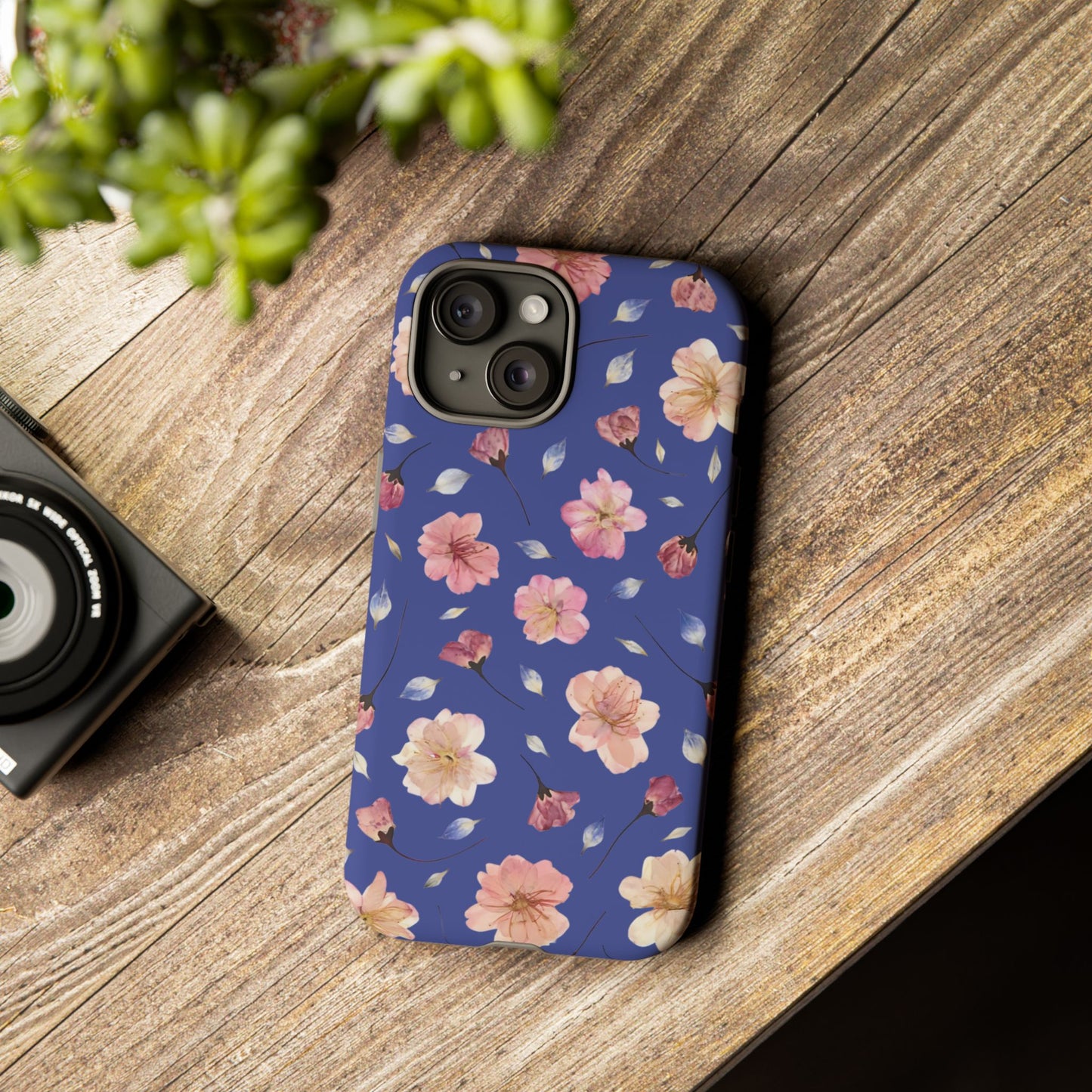 Coque Téléphone Samsung, iPhone & Google Pixel Renforcée Mate – Design Floral Fleurs de Cerisier sur Fond Bleu Encre | Protection Antichoc | Idée Cadeau Pour Elle