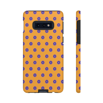 Coque Téléphone Samsung, iPhone & Google Pixel Renforcée Mate – Design Botanique Epuré Fleurs de Primevère sur Fond Ambre | Protection Antichoc | Idée Cadeau Femme