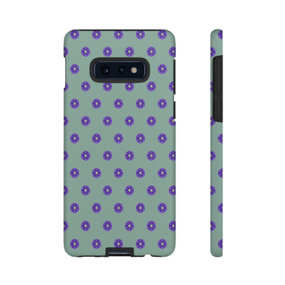Coque Téléphone Samsung, iPhone & Google Pixel Renforcée Mate – Design Floral Epuré Fleurs de Primevère sur Fond Vert Eucalyptus | Protection Antichoc | Idée Cadeau Anniverssaire
