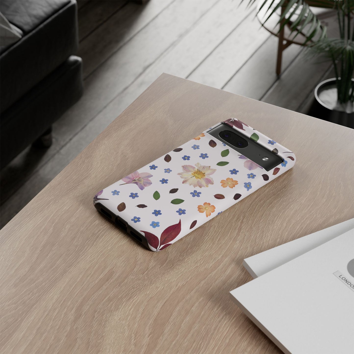 Coque Téléphone Samsung, iPhone & Google Pixel Renforcée Mate – Design Floral Féminin sur Fond Blanc Perlé | Protection Antichoc | Idée Cadeau Anniverssaire