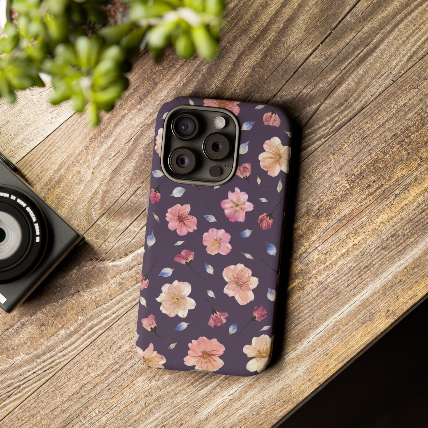 Coque Téléphone Samsung, iPhone & Google Pixel Renforcée Mate – Design Floral Fleurs de Cerisier sur Fond Couleur Prune | Protection Antichoc | Idée Cadeau Femme