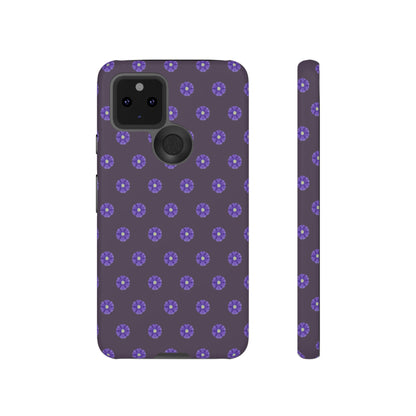 Coque Téléphone Samsung, iPhone & Google Pixel Renforcée Mate – Design Floral Epuré Fleurs de Primevère sur Fond Couleur Prune| Protection Antichoc | Idée Cadeau Femme