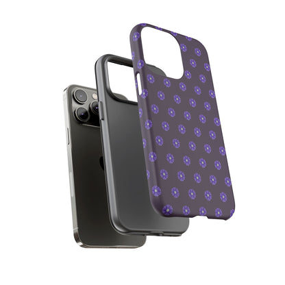 Coque Téléphone Samsung, iPhone & Google Pixel Renforcée Mate – Design Floral Epuré Fleurs de Primevère sur Fond Couleur Prune| Protection Antichoc | Idée Cadeau Femme