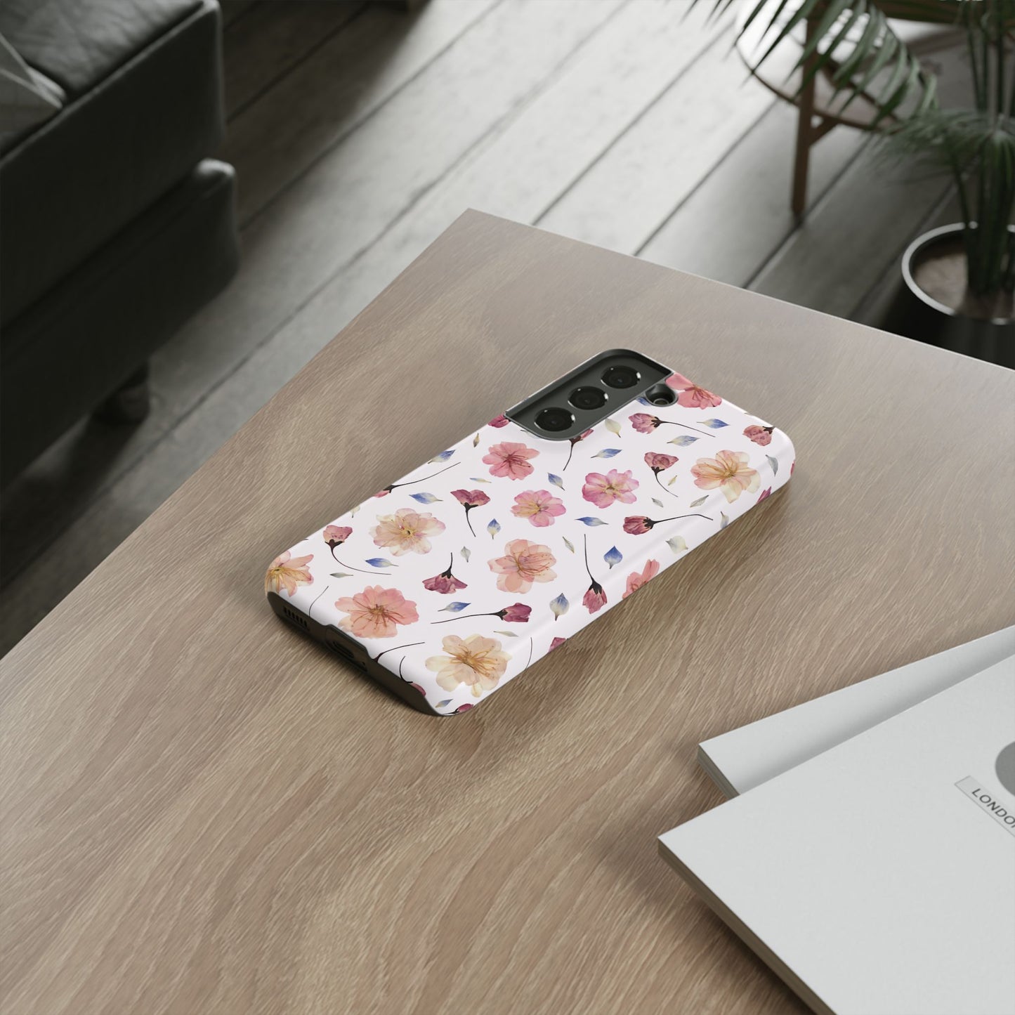 Coque Téléphone Samsung, iPhone & Google Pixel Renforcée Mate – Design Floral Fleurs de Cerisier sur Fond Blanc Poudré | Protection Antichoc | Idée Cadeau Femme