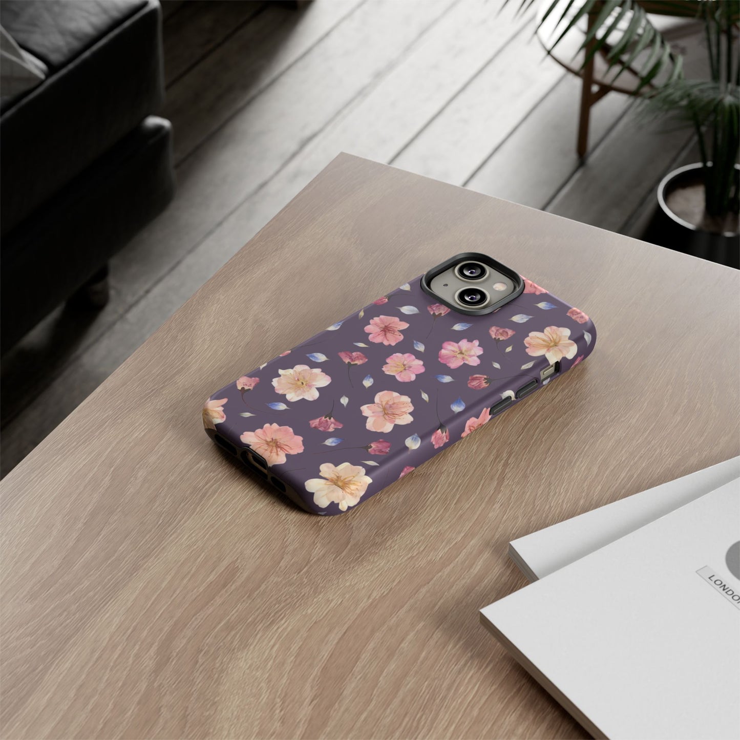 Coque Téléphone Samsung, iPhone & Google Pixel Renforcée Mate – Design Floral Fleurs de Cerisier sur Fond Couleur Prune | Protection Antichoc | Idée Cadeau Femme