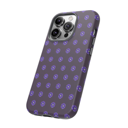 Coque Téléphone Samsung, iPhone & Google Pixel Renforcée Mate – Design Floral Epuré Fleurs de Primevère sur Fond Couleur Prune| Protection Antichoc | Idée Cadeau Femme