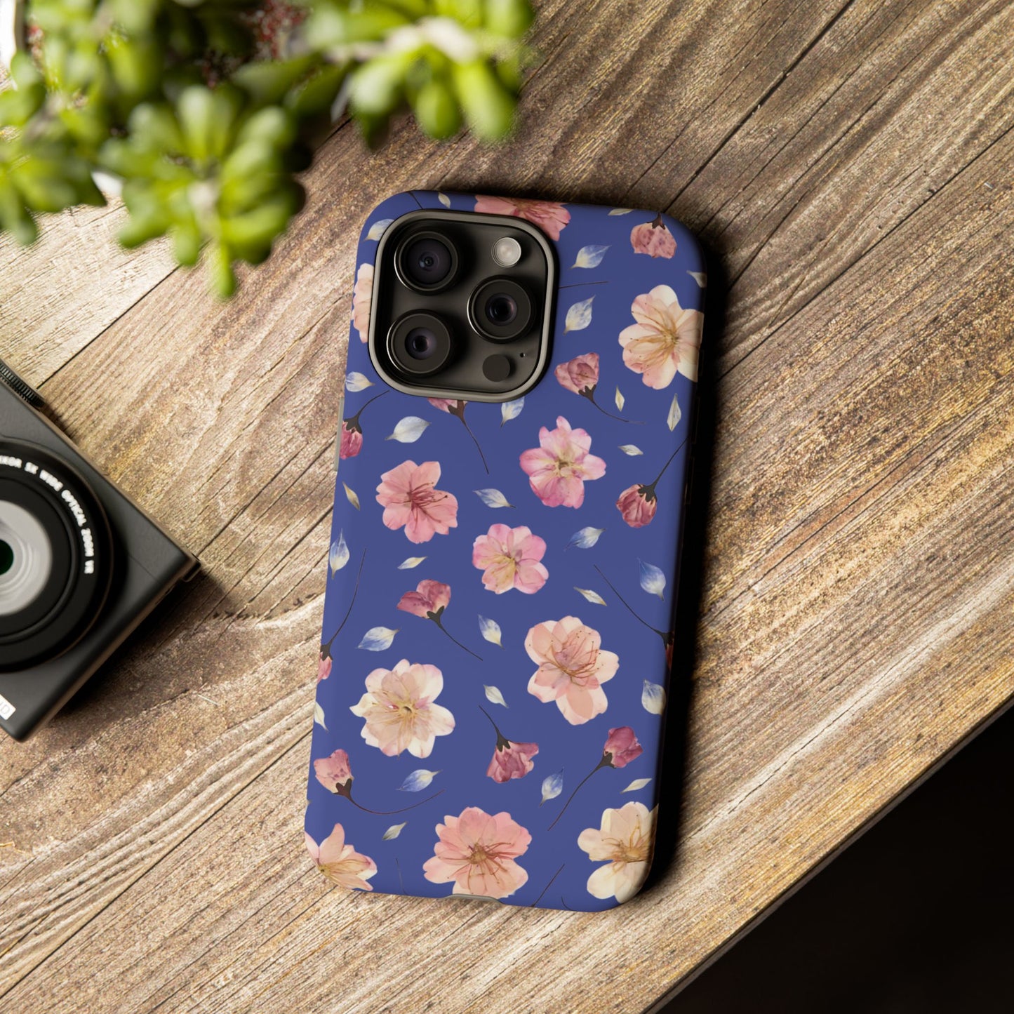 Coque Téléphone Samsung, iPhone & Google Pixel Renforcée Mate – Design Floral Fleurs de Cerisier sur Fond Bleu Encre | Protection Antichoc | Idée Cadeau Pour Elle