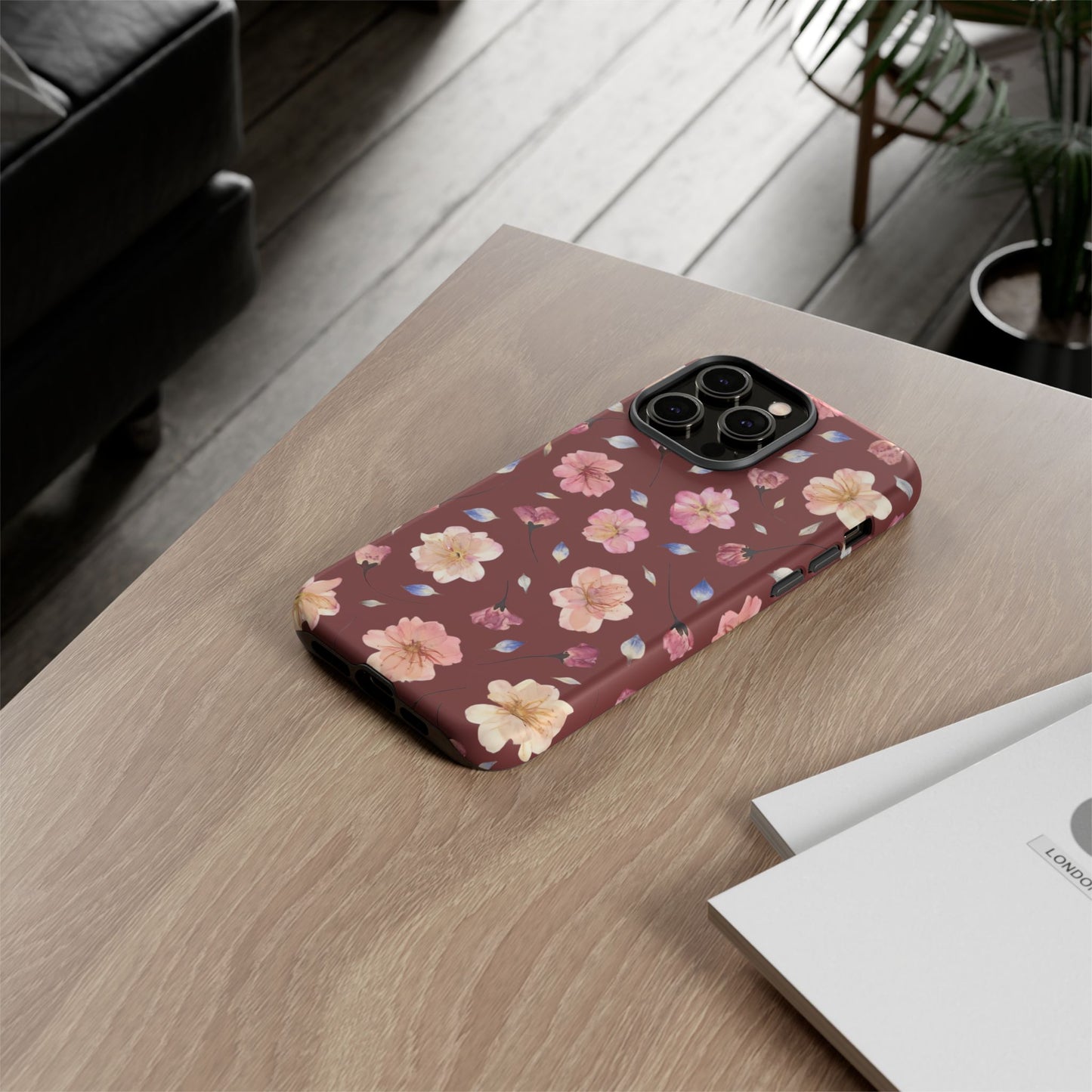 Coque Téléphone Samsung, iPhone & Google Pixel Renforcée Mate – Design Floral Fleurs de Cerisier sur Fond Bordeaux | Protection Antichoc | Idée Cadeau Pour Elle