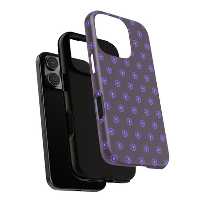 Coque Téléphone Samsung, iPhone & Google Pixel Renforcée Mate – Design Floral Epuré Fleurs de Primevère sur Fond Couleur Prune| Protection Antichoc | Idée Cadeau Femme