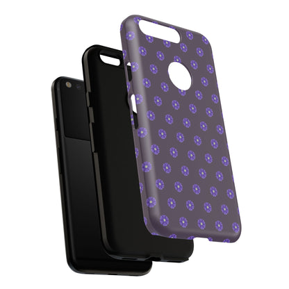 Coque Téléphone Samsung, iPhone & Google Pixel Renforcée Mate – Design Floral Epuré Fleurs de Primevère sur Fond Couleur Prune| Protection Antichoc | Idée Cadeau Femme