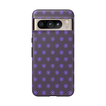 Coque Téléphone Samsung, iPhone & Google Pixel Renforcée Mate – Design Floral Epuré Fleurs de Primevère sur Fond Couleur Prune| Protection Antichoc | Idée Cadeau Femme
