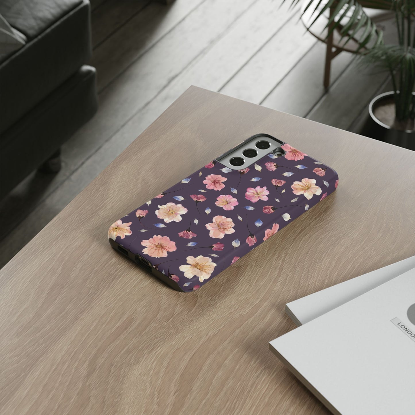 Coque Téléphone Samsung, iPhone & Google Pixel Renforcée Mate – Design Floral Fleurs de Cerisier sur Fond Couleur Prune | Protection Antichoc | Idée Cadeau Femme