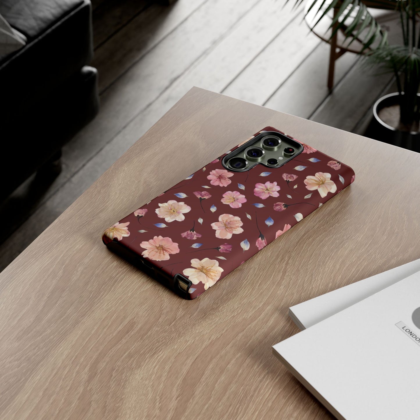 Coque Téléphone Samsung, iPhone & Google Pixel Renforcée Mate – Design Floral Fleurs de Cerisier sur Fond Bordeaux | Protection Antichoc | Idée Cadeau Pour Elle