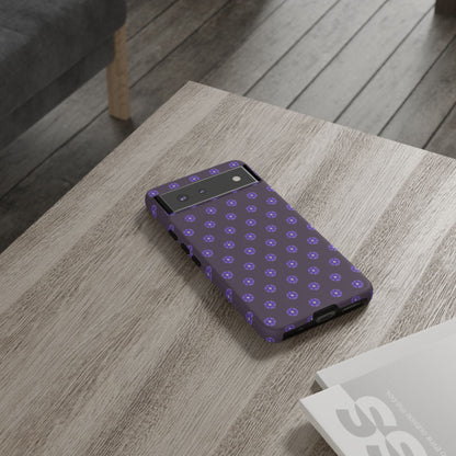Coque Téléphone Samsung, iPhone & Google Pixel Renforcée Mate – Design Floral Epuré Fleurs de Primevère sur Fond Couleur Prune| Protection Antichoc | Idée Cadeau Femme