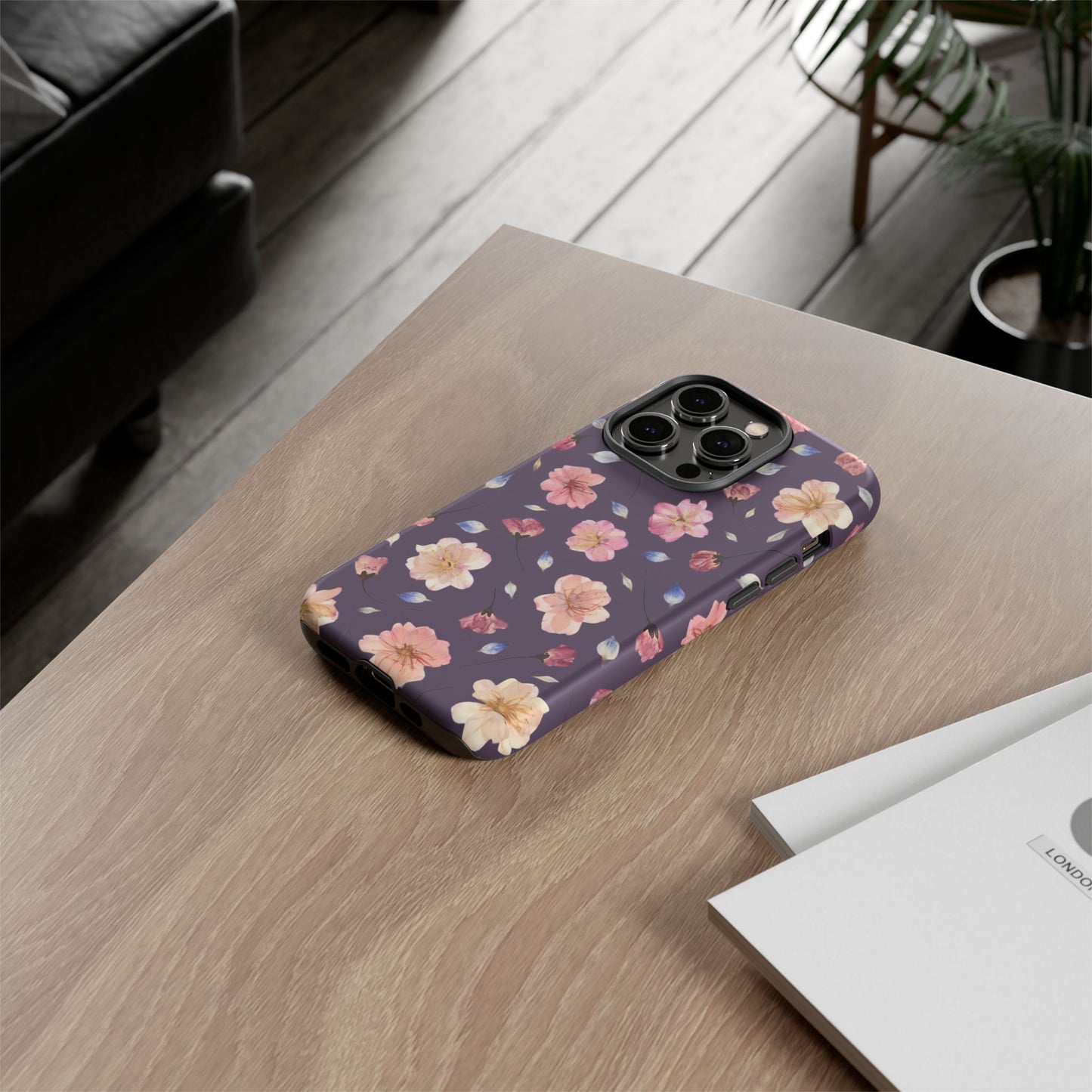 Coque Téléphone Samsung, iPhone & Google Pixel Renforcée Mate – Design Floral Fleurs de Cerisier sur Fond Couleur Prune | Protection Antichoc | Idée Cadeau Femme
