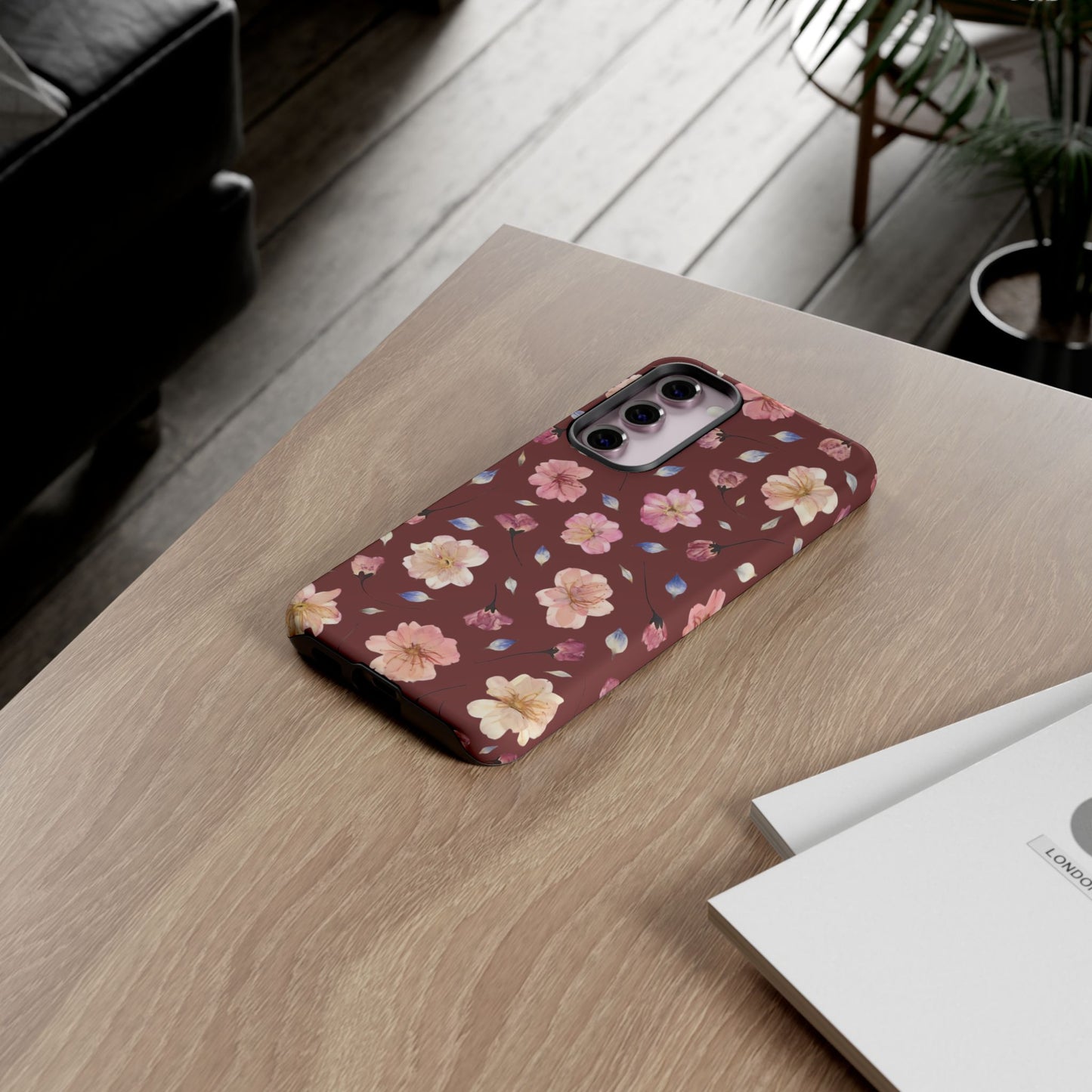 Coque Téléphone Samsung, iPhone & Google Pixel Renforcée Mate – Design Floral Fleurs de Cerisier sur Fond Bordeaux | Protection Antichoc | Idée Cadeau Pour Elle