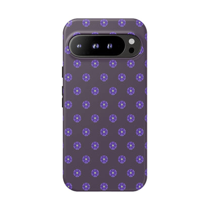 Coque Téléphone Samsung, iPhone & Google Pixel Renforcée Mate – Design Floral Epuré Fleurs de Primevère sur Fond Couleur Prune| Protection Antichoc | Idée Cadeau Femme