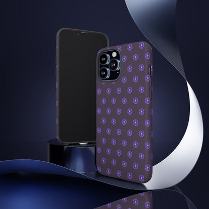 Coque Téléphone Samsung, iPhone & Google Pixel Renforcée Mate – Design Floral Epuré Fleurs de Primevère sur Fond Couleur Prune| Protection Antichoc | Idée Cadeau Femme