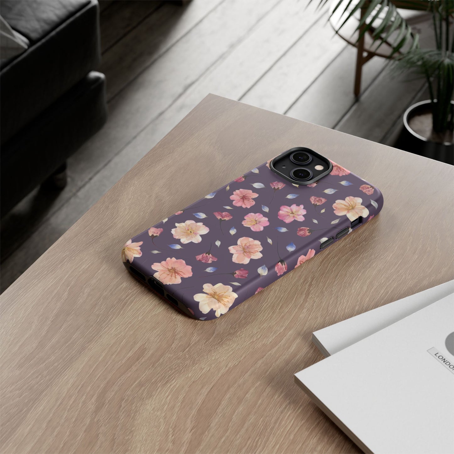 Coque Téléphone Samsung, iPhone & Google Pixel Renforcée Mate – Design Floral Fleurs de Cerisier sur Fond Couleur Prune | Protection Antichoc | Idée Cadeau Femme