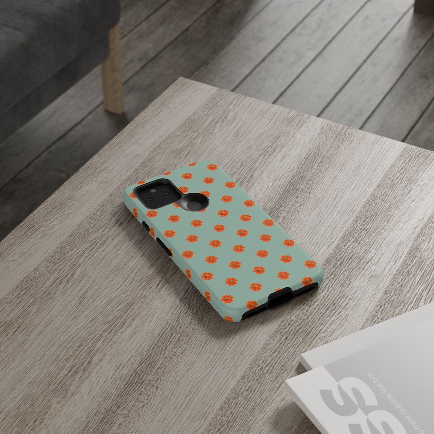 Coque Téléphone Samsung, iPhone & Google Pixel Renforcée Mate – Design Floral Epuré Fleurs de Cosmos Orange sur Fond Vert Eucalyptus | Protection Antichoc | Idée Cadeau Femme