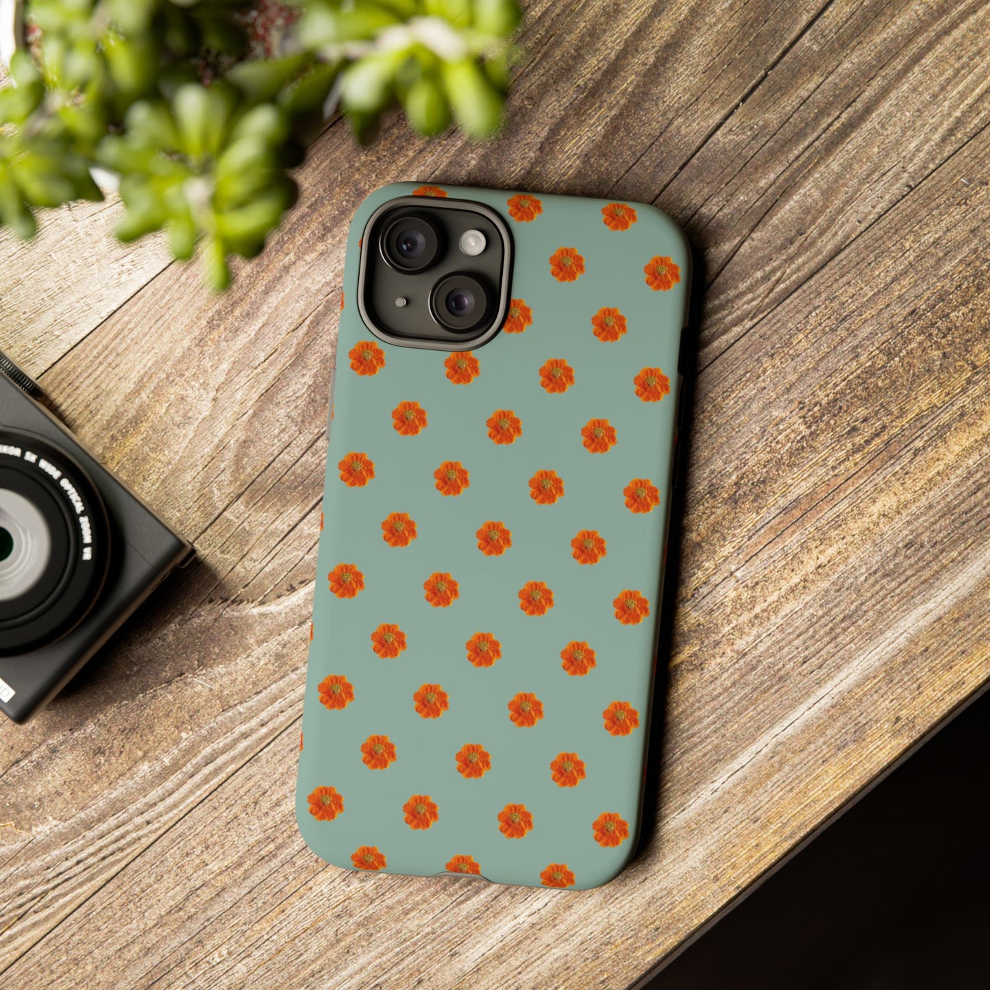 Coque Téléphone Samsung, iPhone & Google Pixel Renforcée Mate – Design Floral Epuré Fleurs de Cosmos Orange sur Fond Vert Eucalyptus | Protection Antichoc | Idée Cadeau Femme