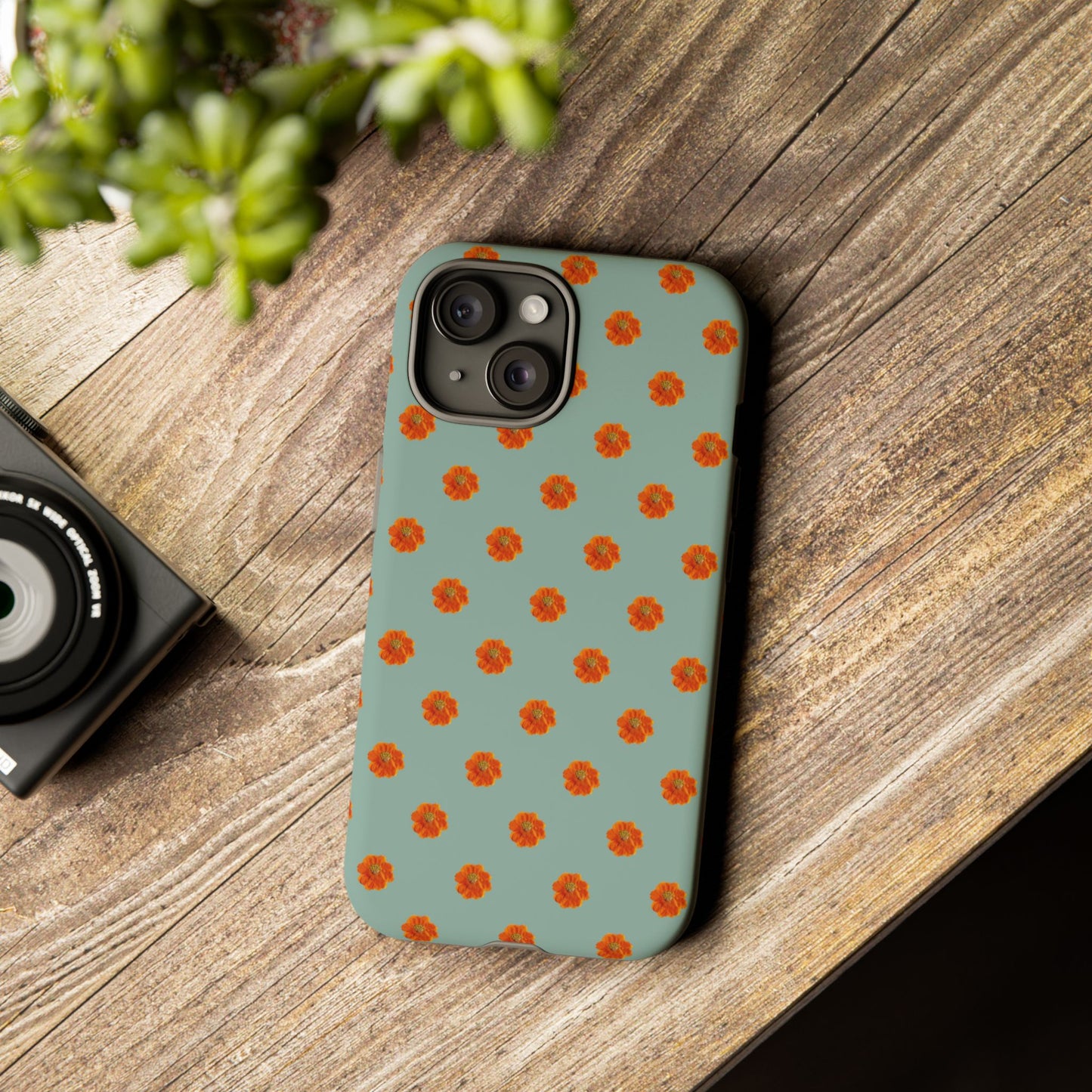 Coque Téléphone Samsung, iPhone & Google Pixel Renforcée Mate – Design Floral Epuré Fleurs de Cosmos Orange sur Fond Vert Eucalyptus | Protection Antichoc | Idée Cadeau Femme