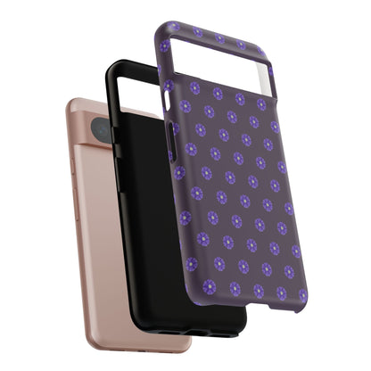 Coque Téléphone Samsung, iPhone & Google Pixel Renforcée Mate – Design Floral Epuré Fleurs de Primevère sur Fond Couleur Prune| Protection Antichoc | Idée Cadeau Femme