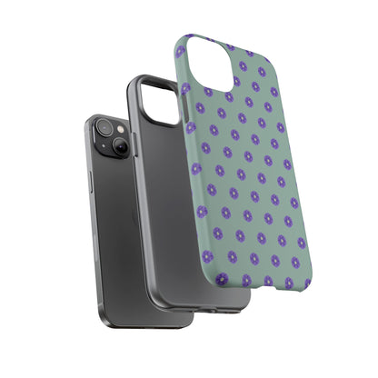 Coque Téléphone Samsung, iPhone & Google Pixel Renforcée Mate – Design Floral Epuré Fleurs de Primevère sur Fond Vert Eucalyptus | Protection Antichoc | Idée Cadeau Anniverssaire