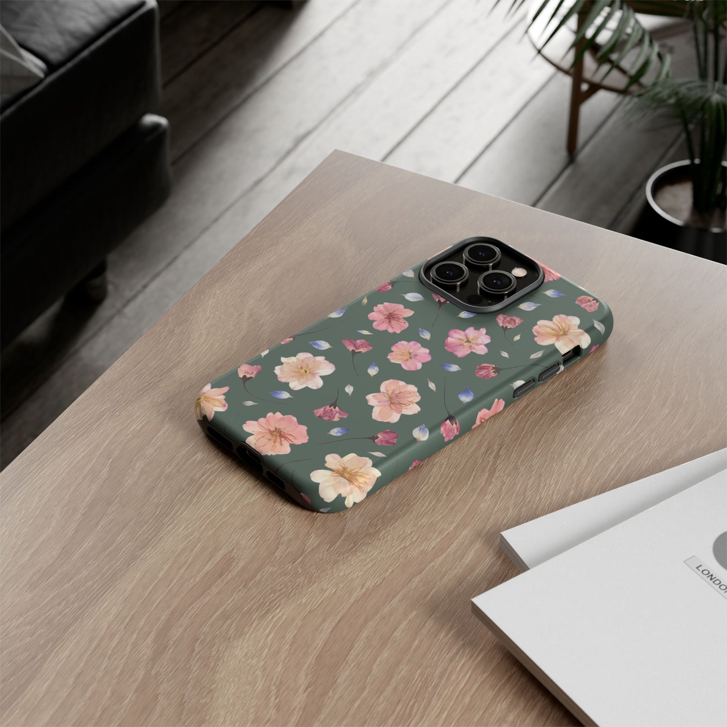 Coque Téléphone Samsung, iPhone & Google Pixel Renforcée Mate – Design Floral Fleurs de Cerisier sur Fond Verte Minéral | Protection Antichoc | Idée Cadeau Femme