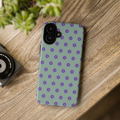 Coque Téléphone Samsung, iPhone & Google Pixel Renforcée Mate – Design Floral Epuré Fleurs de Primevère sur Fond Vert Eucalyptus | Protection Antichoc | Idée Cadeau Anniverssaire