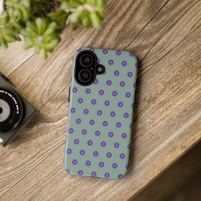 Coque Téléphone Samsung, iPhone & Google Pixel Renforcée Mate – Design Floral Epuré Fleurs de Primevère sur Fond Vert Eucalyptus | Protection Antichoc | Idée Cadeau Anniverssaire