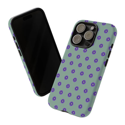 Coque Téléphone Samsung, iPhone & Google Pixel Renforcée Mate – Design Floral Epuré Fleurs de Primevère sur Fond Vert Eucalyptus | Protection Antichoc | Idée Cadeau Anniverssaire