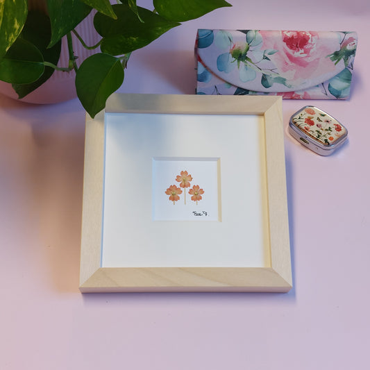Herbier d'art fait avec des verveines pressées et séchées naturellement.  