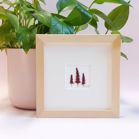 Herbier d'art fait avec des branches d'Amaranthus Rouge de provenance locale. Composition florale minimaliste. 